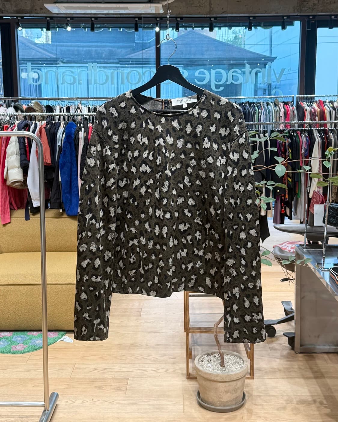 다이앤 본 퍼스텐버그 카키브라운 레오파드 롱슬리브 상품이미지1