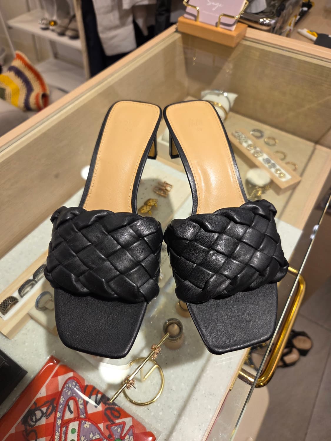 H&M 블랙 뮬 상품이미지1