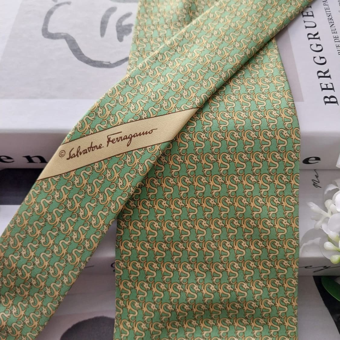 살바토레 페라가모 실크 용 모티브 넥타이 9.3cm A+등급 K1923 상품이미지5
