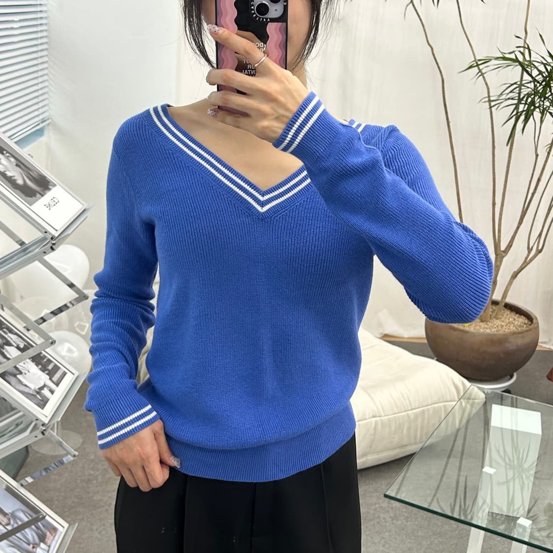 유니클로 브이넥 블루 니트티셔츠 상품이미지3