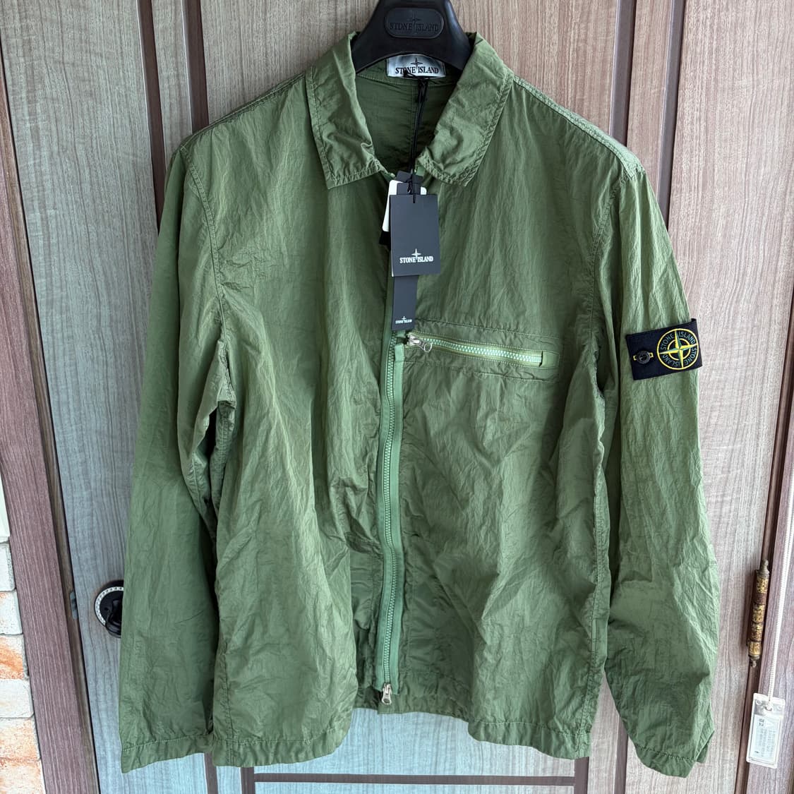 새상품(XL)스톤아일랜드 와펜 나일론 메탈 에코닐 오버셔츠 그린 상품이미지2