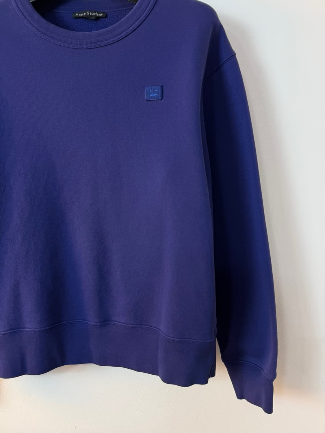 아크네 스튜디오 페이스 로고 맨투맨 스웻셔츠 상품이미지3