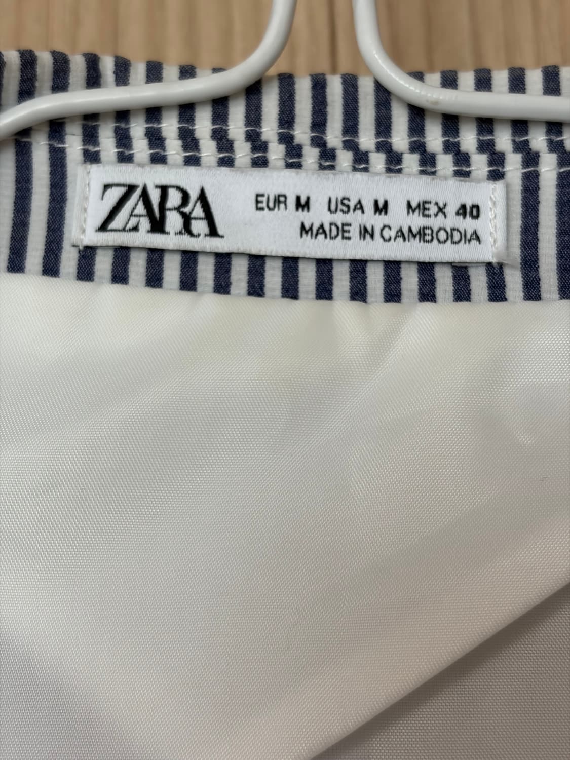 자라(ZARA) 초경량 세로 스트라이프 자켓 (M) 상품이미지4
