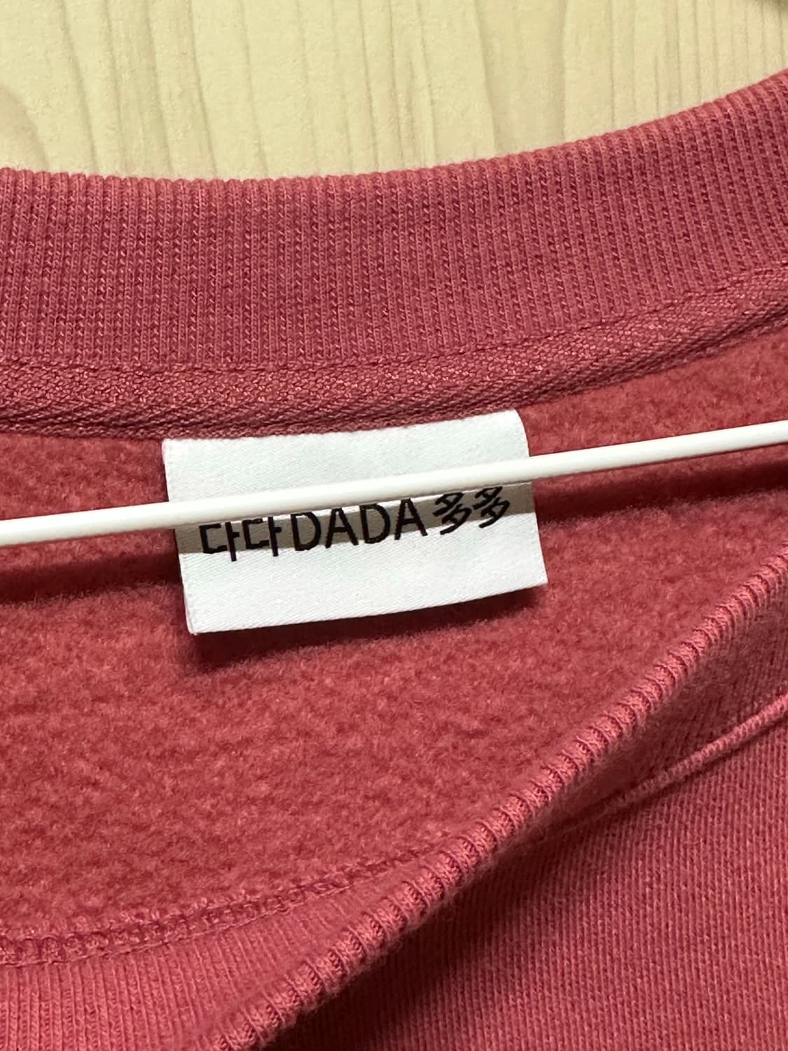 다다이즘 로고 엠보싱 크루넥 상품이미지2