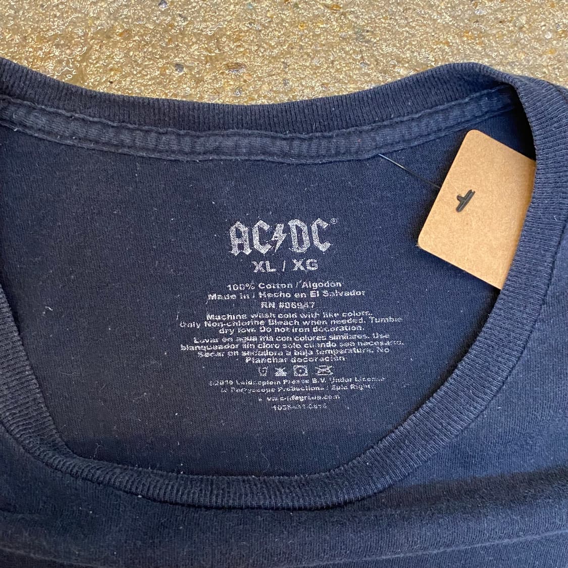 ACDC 백 인 블랙 프린팅 반팔티 상품이미지3