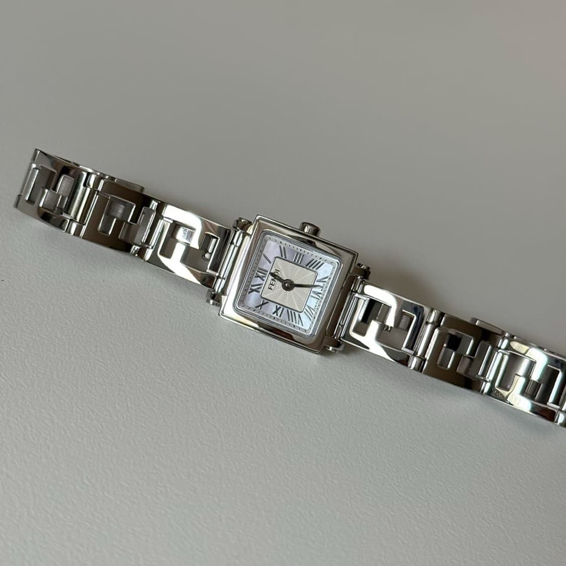 펜디 뉴콰드로 쉘다이얼 시계 상품이미지5