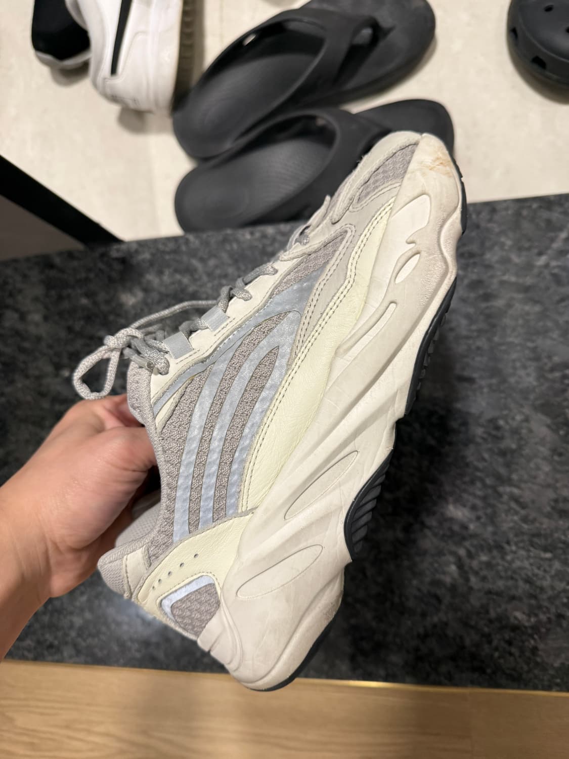 아디다스 이지부스트 700 스태틱 260 상품이미지2