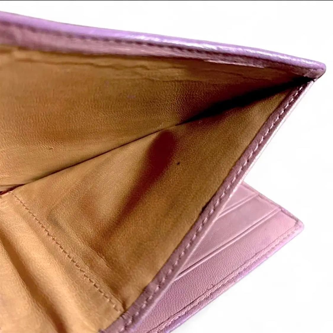 비비안 웨스트우드 엠보싱 패턴 펑키 지갑 상품이미지7