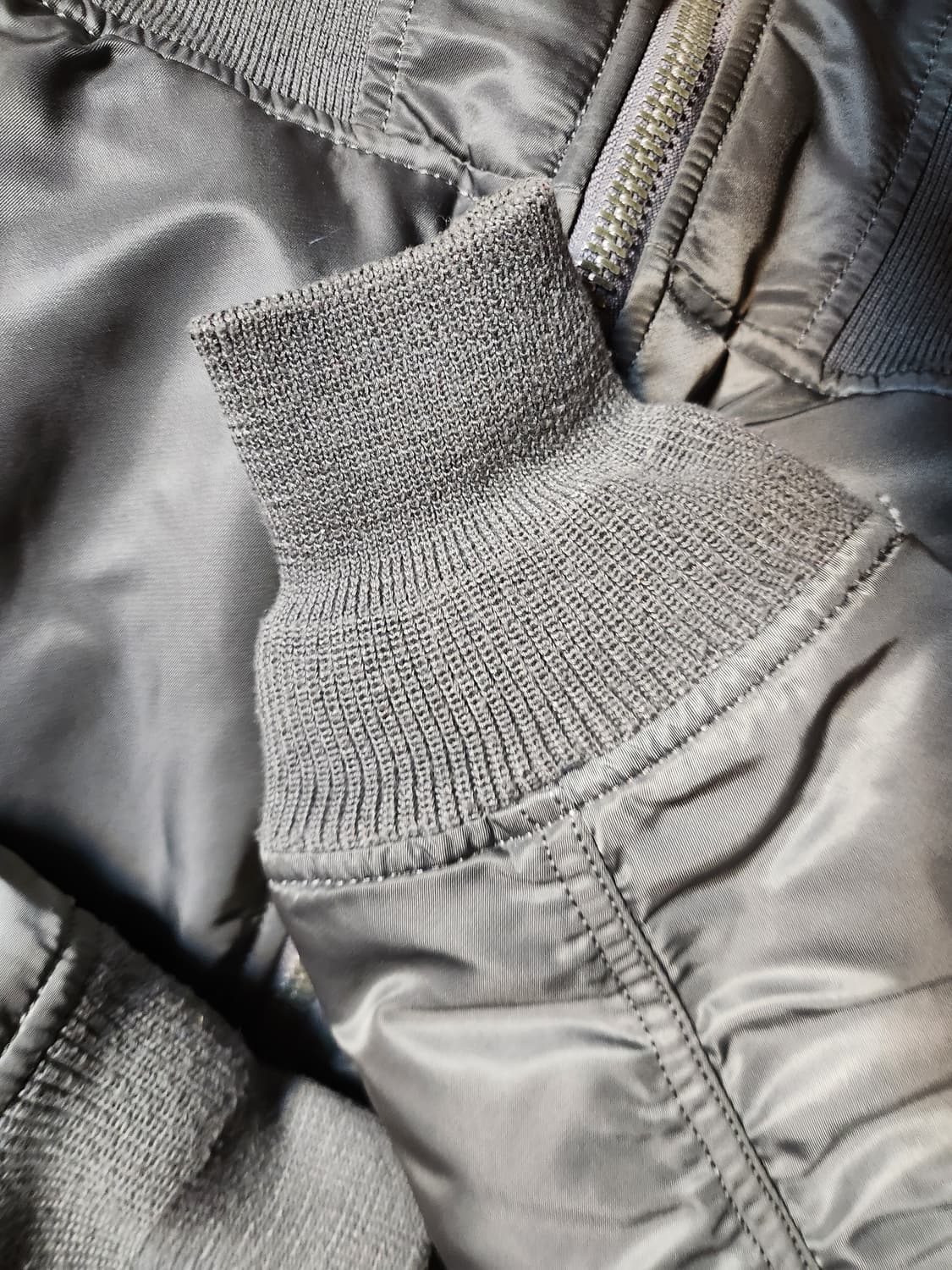 알파 인더스트리 MA-1 레귤러 Gun Metal 상품이미지5