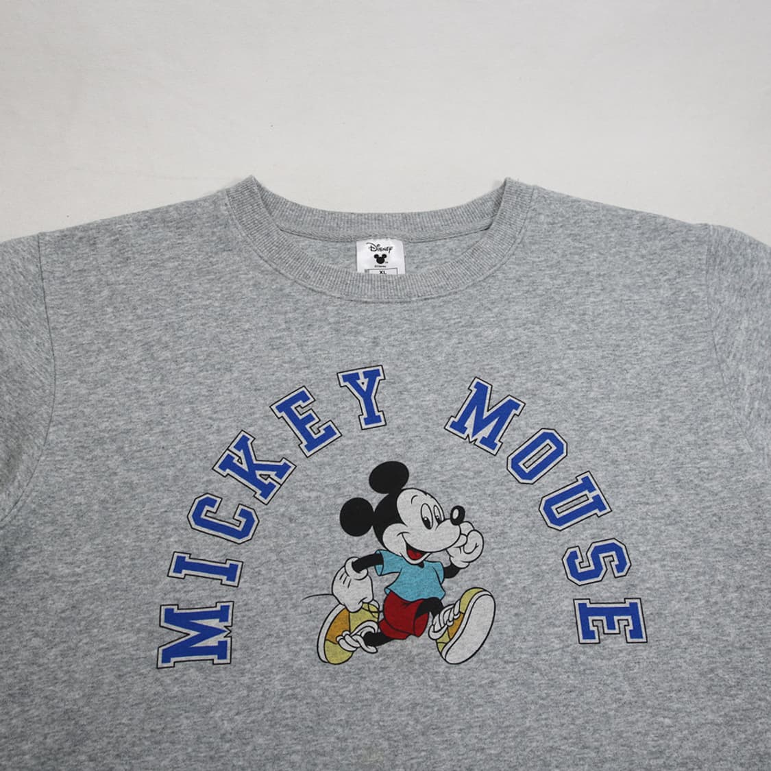 (착용컷) GU x Disney 미키마우스 스웻 셔츠 (남성용 103) 상품이미지4