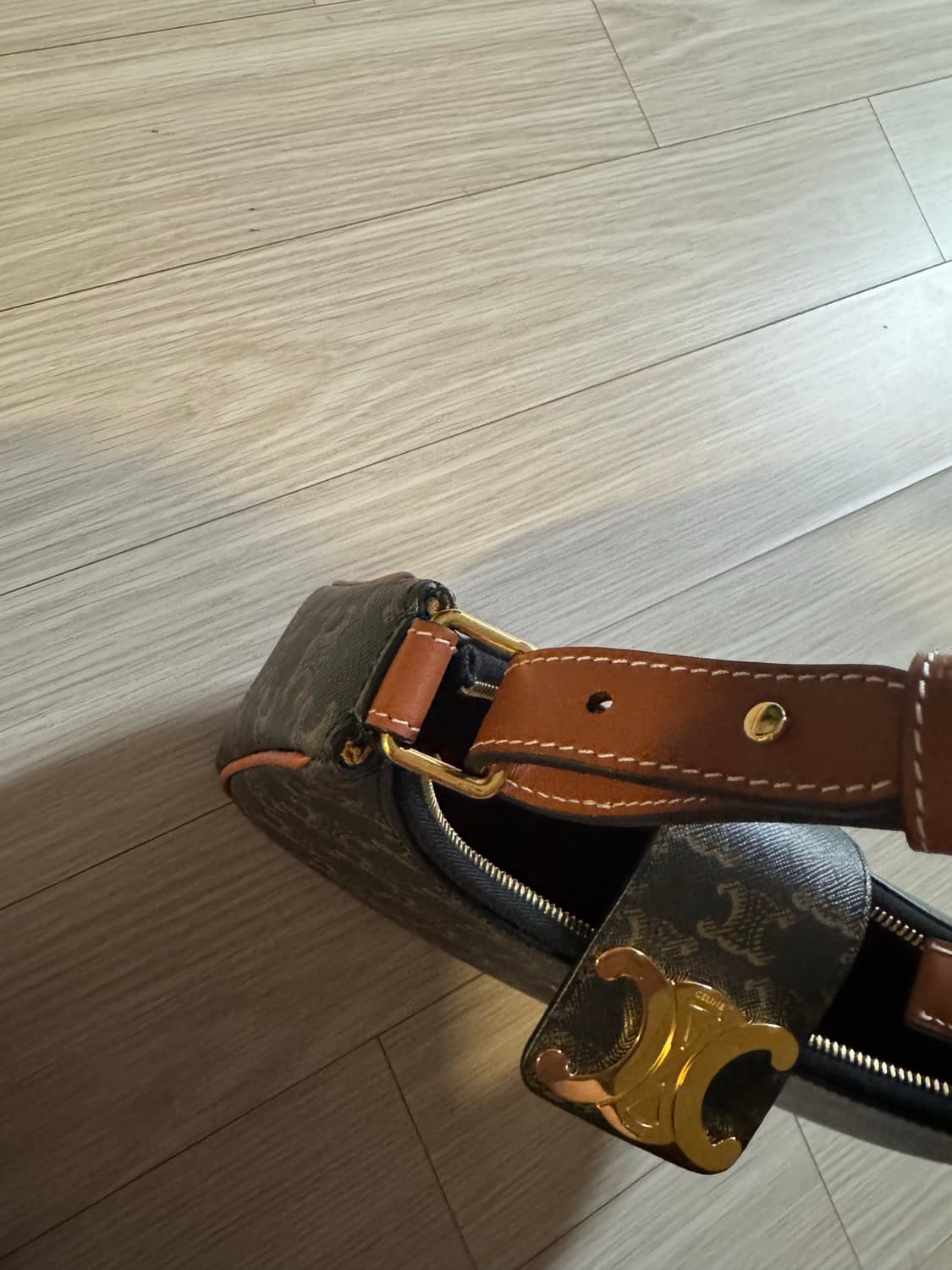 셀린느 미디엄 트리옹프 아바 백 상품이미지7