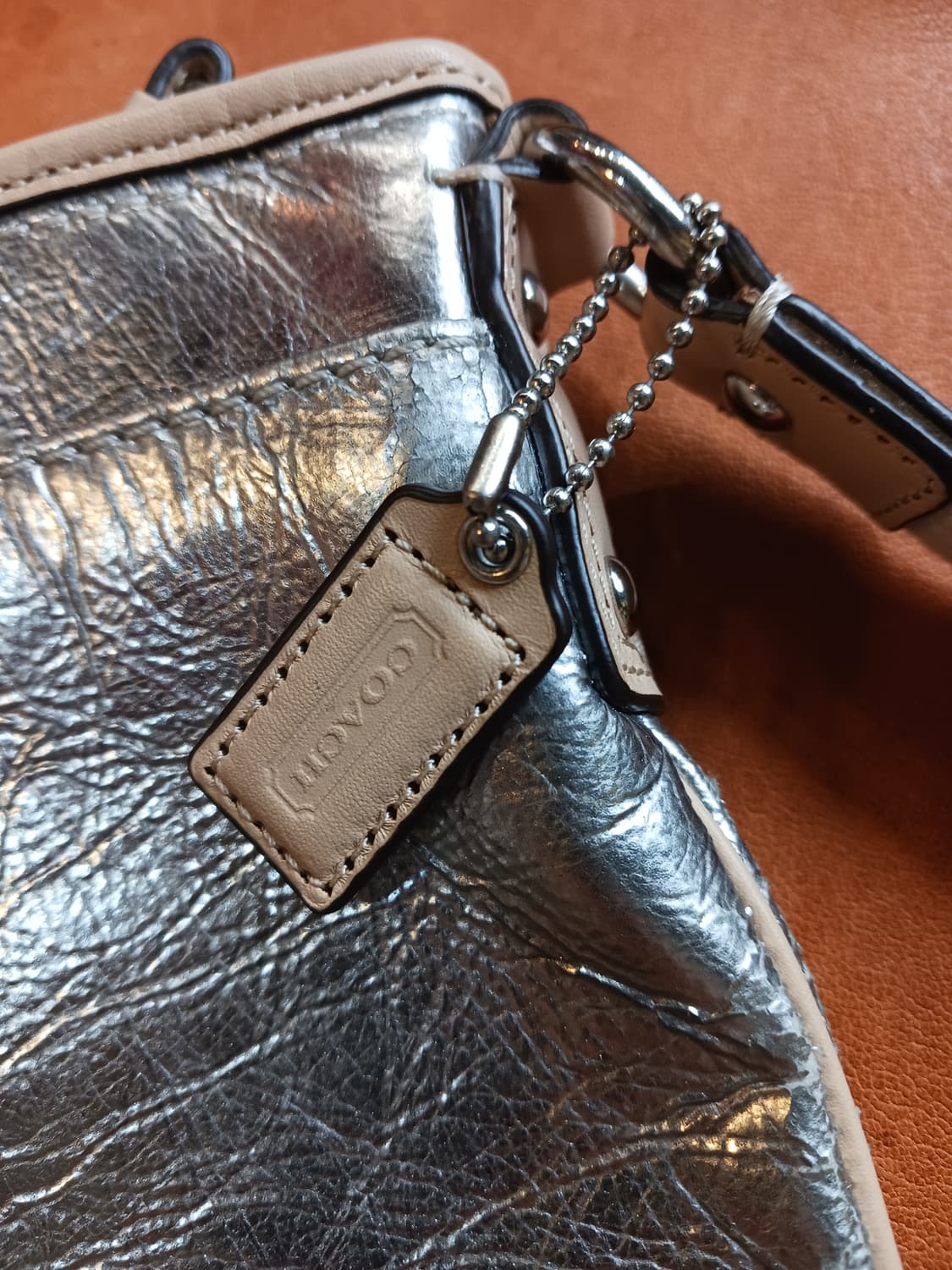 코치 실버 메탈 탄스윙팩 크로스바디 상품이미지6