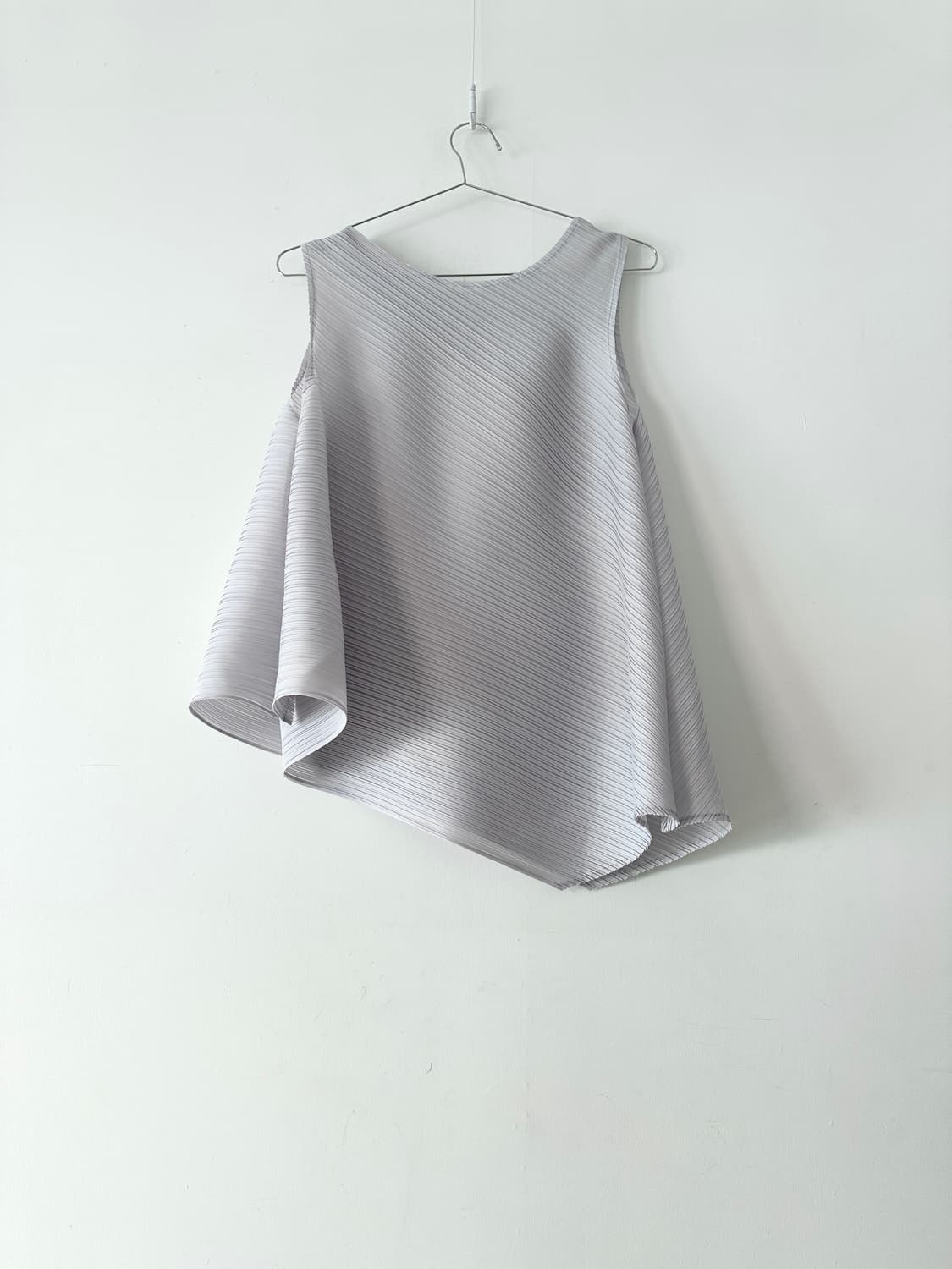 Swirl pleats top / light gray 상품이미지3
