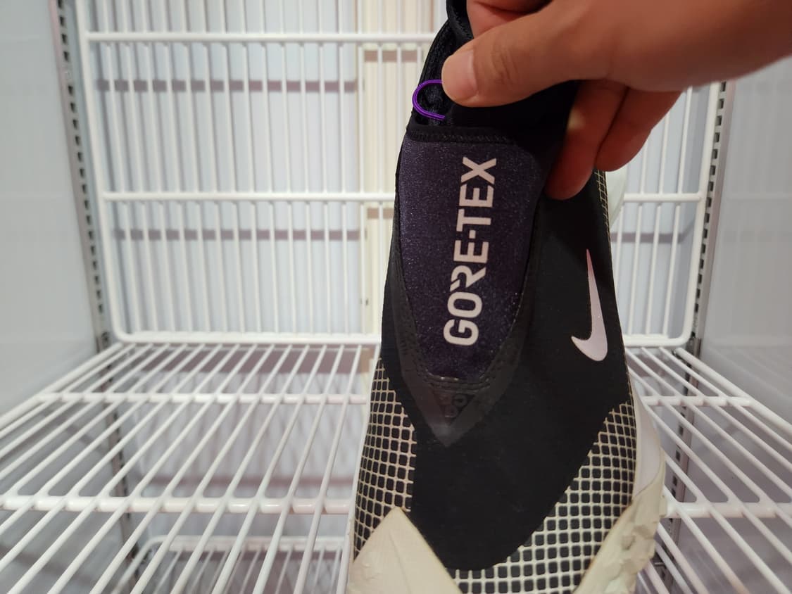 나이키 ACG 마운틴 플라이 고어텍스 CT2904-001  260mm 상품이미지4