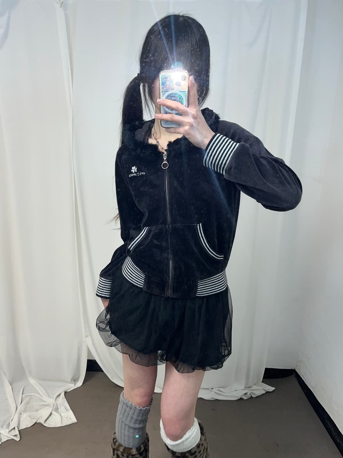 Y2K무드 블랙 벨벳 퍼트리밍 후드집업 상품이미지4