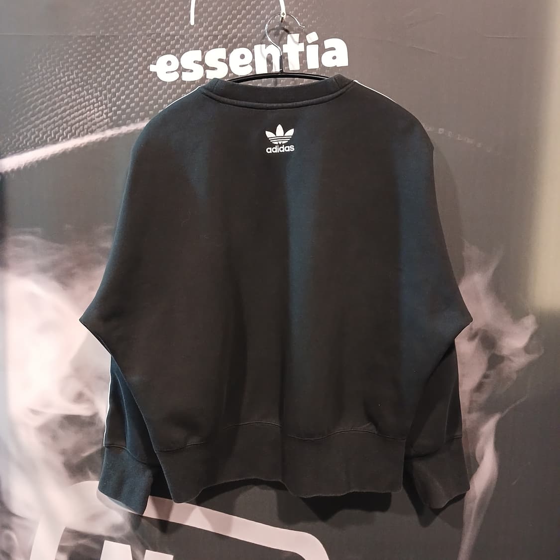 아디다스 눈알 삼선 맨투맨 상품이미지2