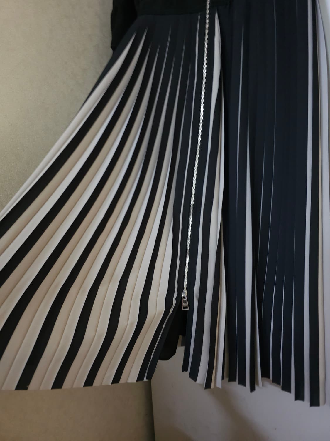 칼 라거펠트 점퍼 플리츠 원피스 상품이미지3