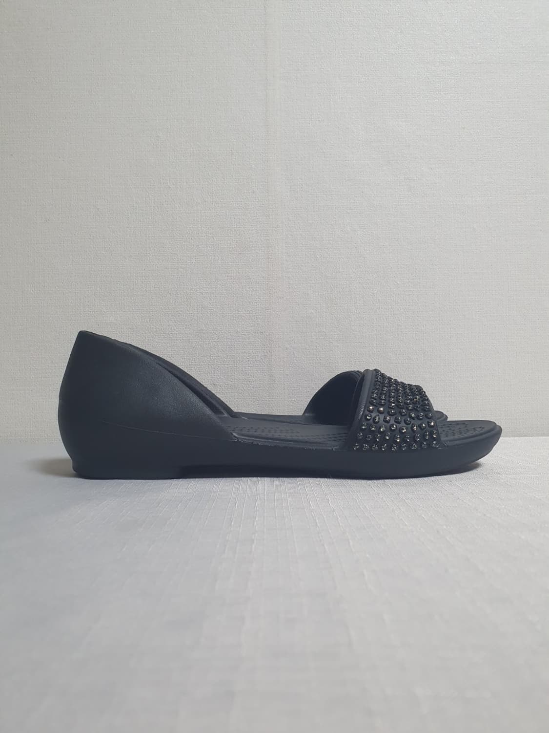 크록스 리나 엠벨리쉬드 도르세이 샌들 블랙 W5 상품이미지4