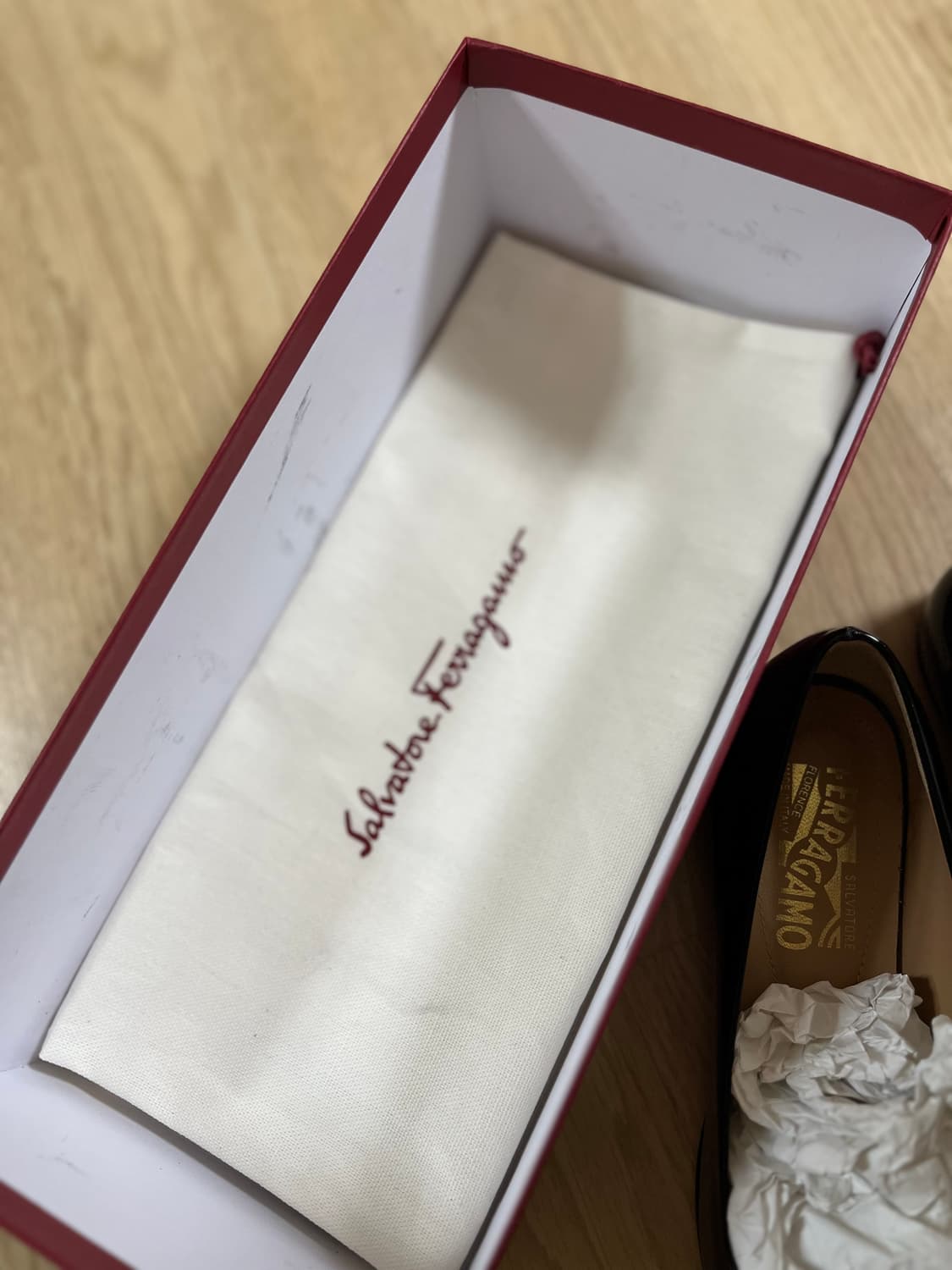 페라가모 바리나 플랫슈즈 블랙 230 유광 상품이미지6