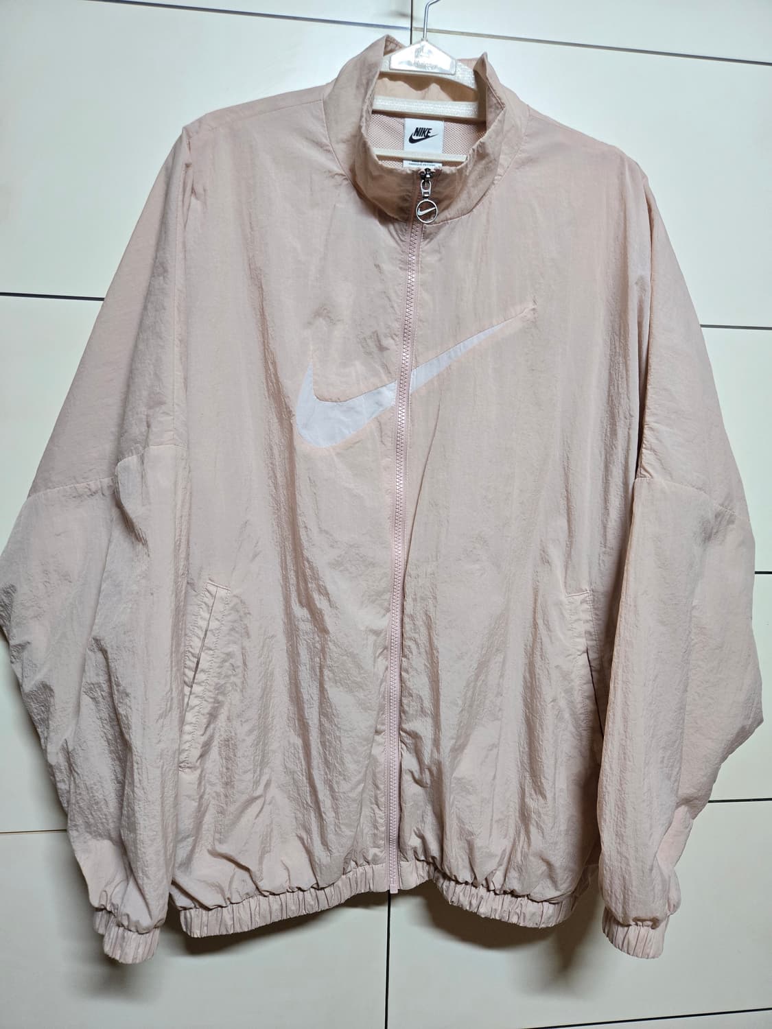 나이키 핑크 스우시 에센셜 우븐 바람막이 점퍼 상품이미지1