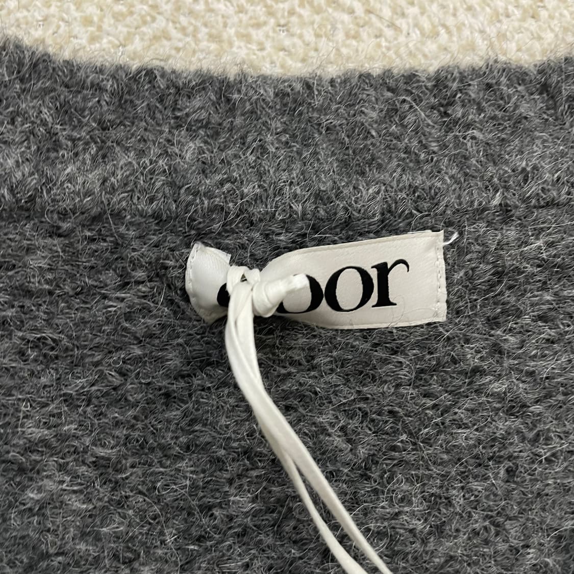 쿠어 Coor 헤어리 소프트 알파카 니트 가디건 그레이 상품이미지3