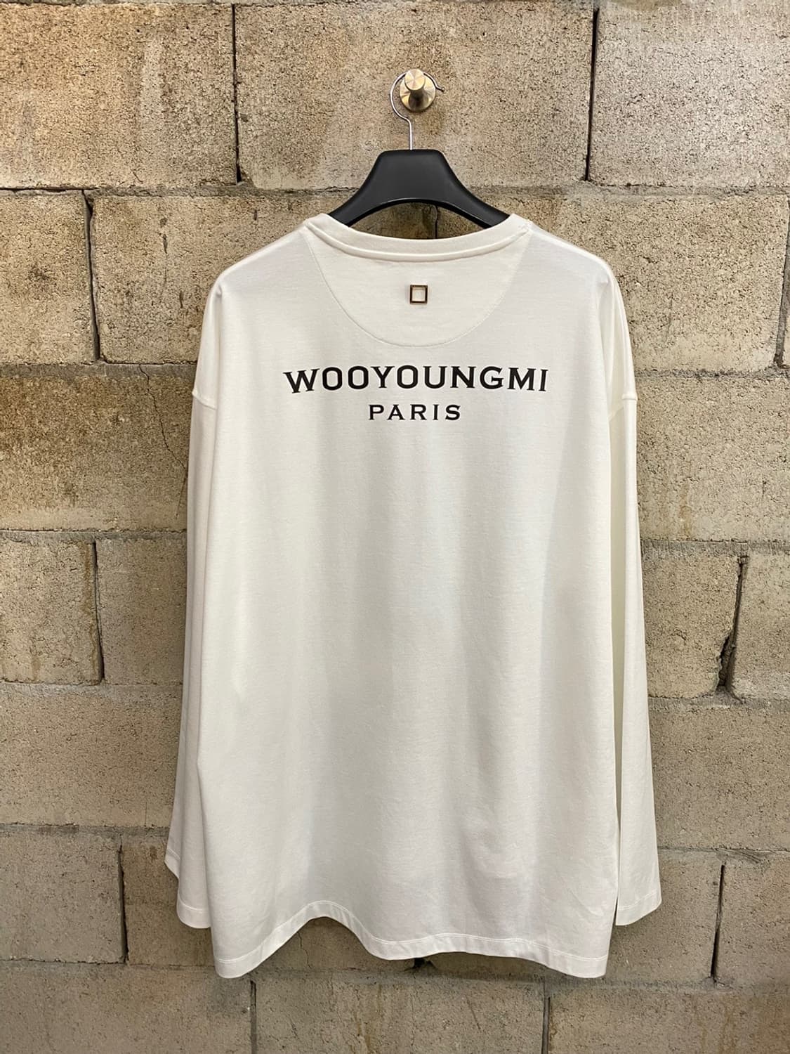 우영미 백 로고 롱 슬리브 상품이미지1