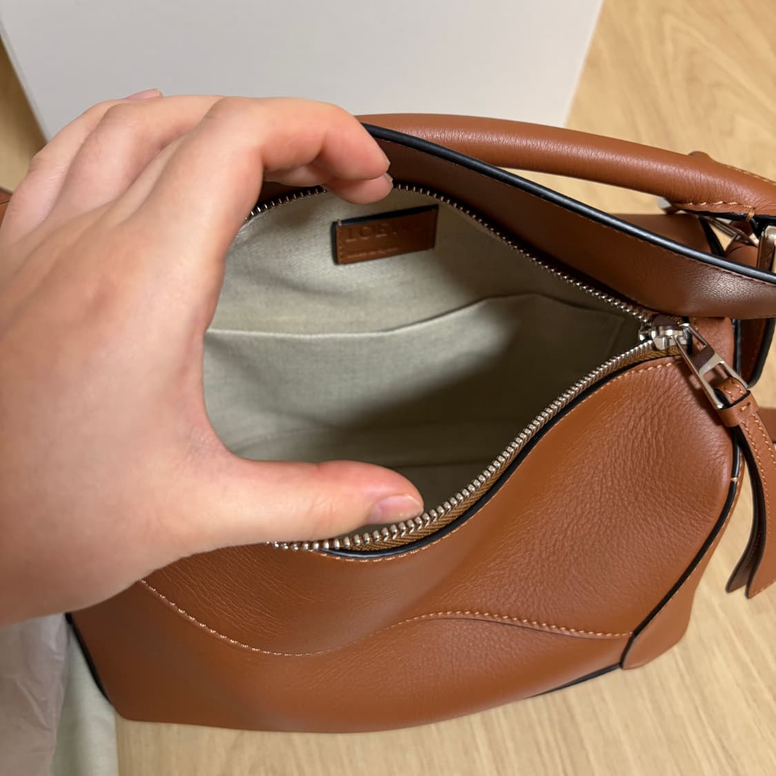 로에베 퍼즐백 스몰 탠 컬러 상품이미지5