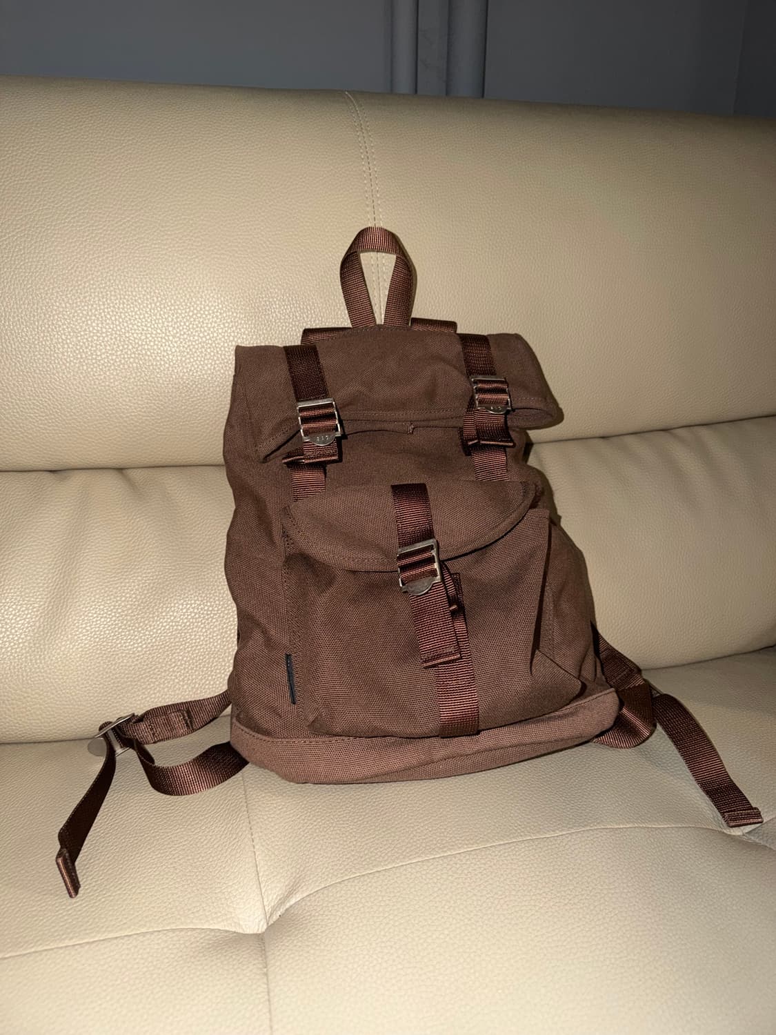 buckle point brown backpack 상품이미지1