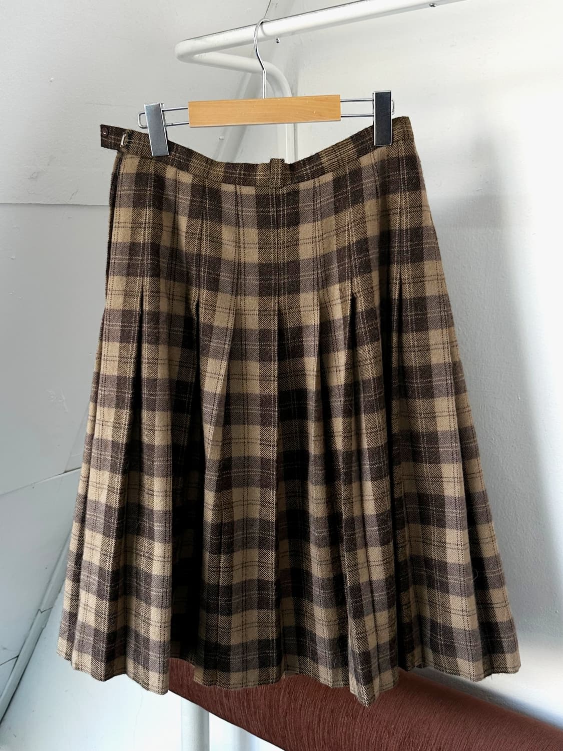 Tweed fabric pleated mid skirt 상품이미지5