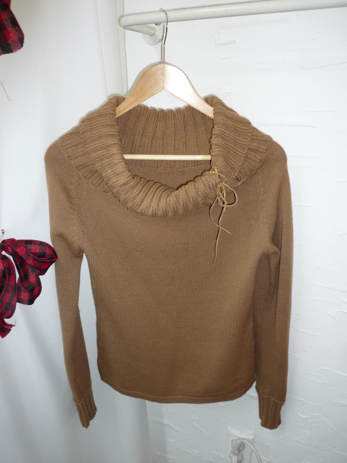 Folded neck off-shoulder knit 상품이미지5