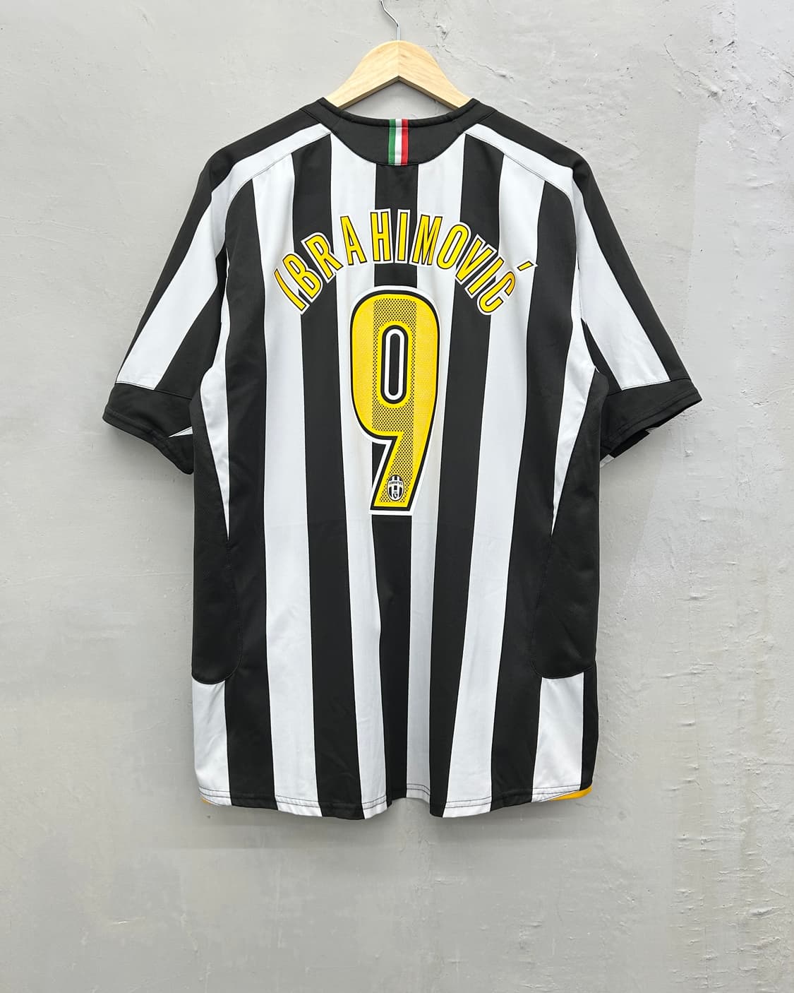 나이키 05-06 유벤투스 100주년 홈 No.9 즐라탄 이브라히모비치 상품이미지1