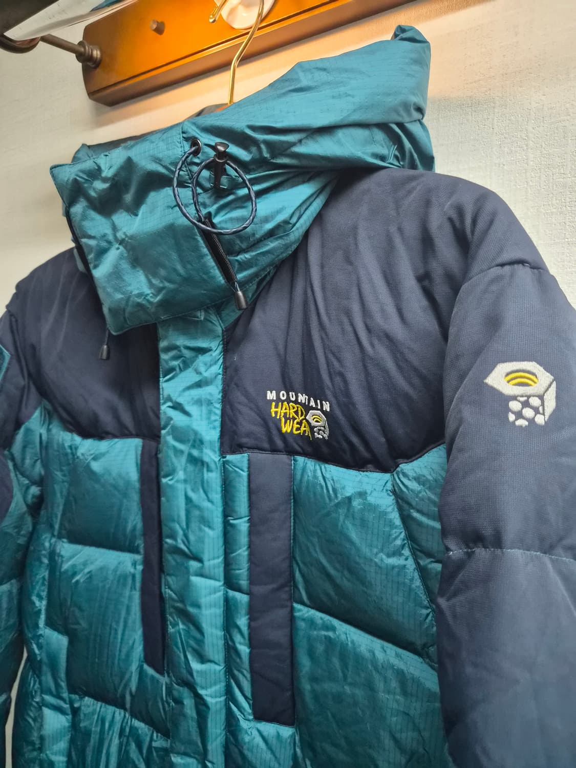 L/100) 마운틴 하드웨어 구스다운 패딩 팝니다 상품이미지3