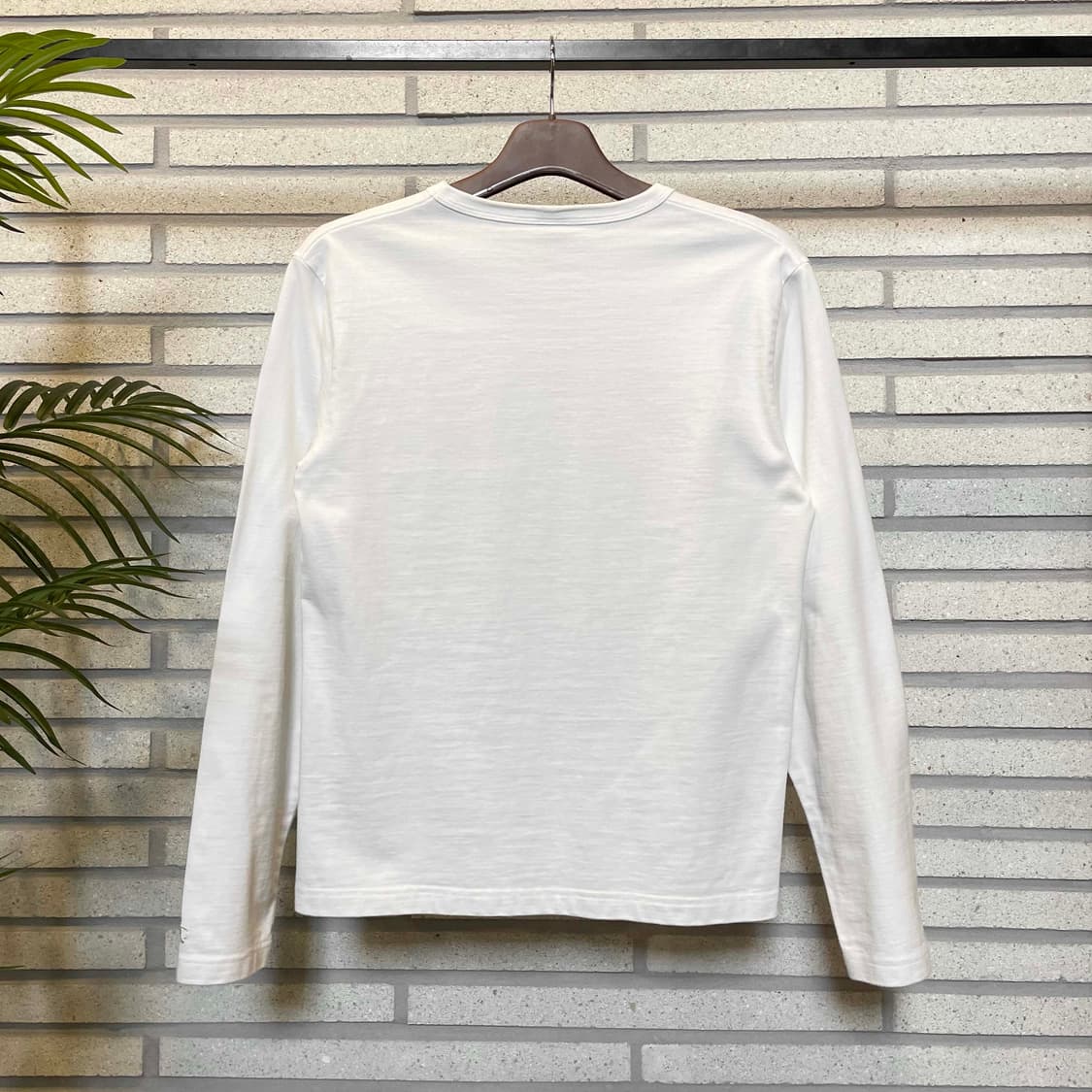 아비렉스 무지 롱슬리브 티셔츠 원포켓 소매 자수 디테일 화이트 상품이미지3