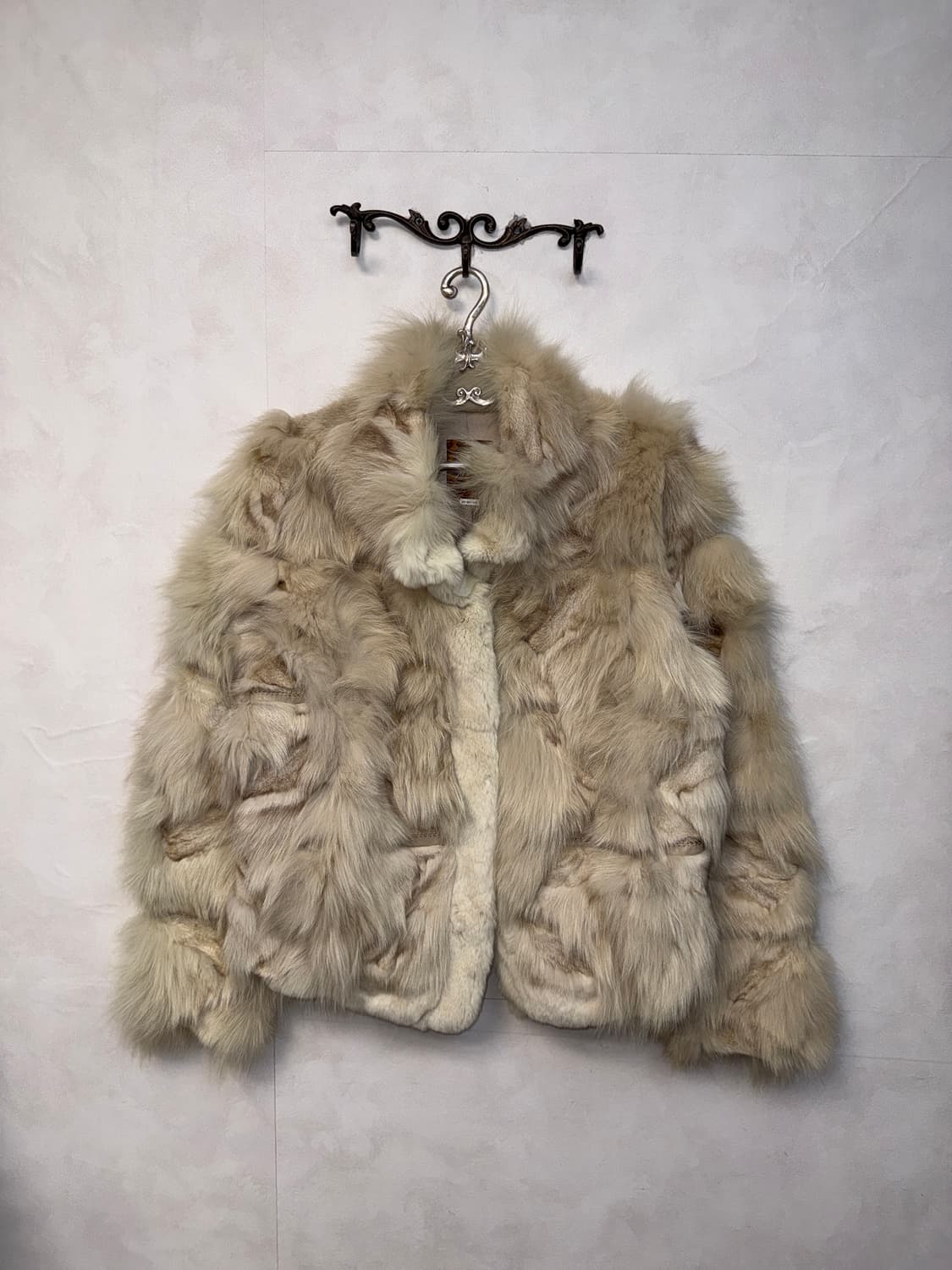 Ivory stitch detail fox fur jacket  상품이미지1