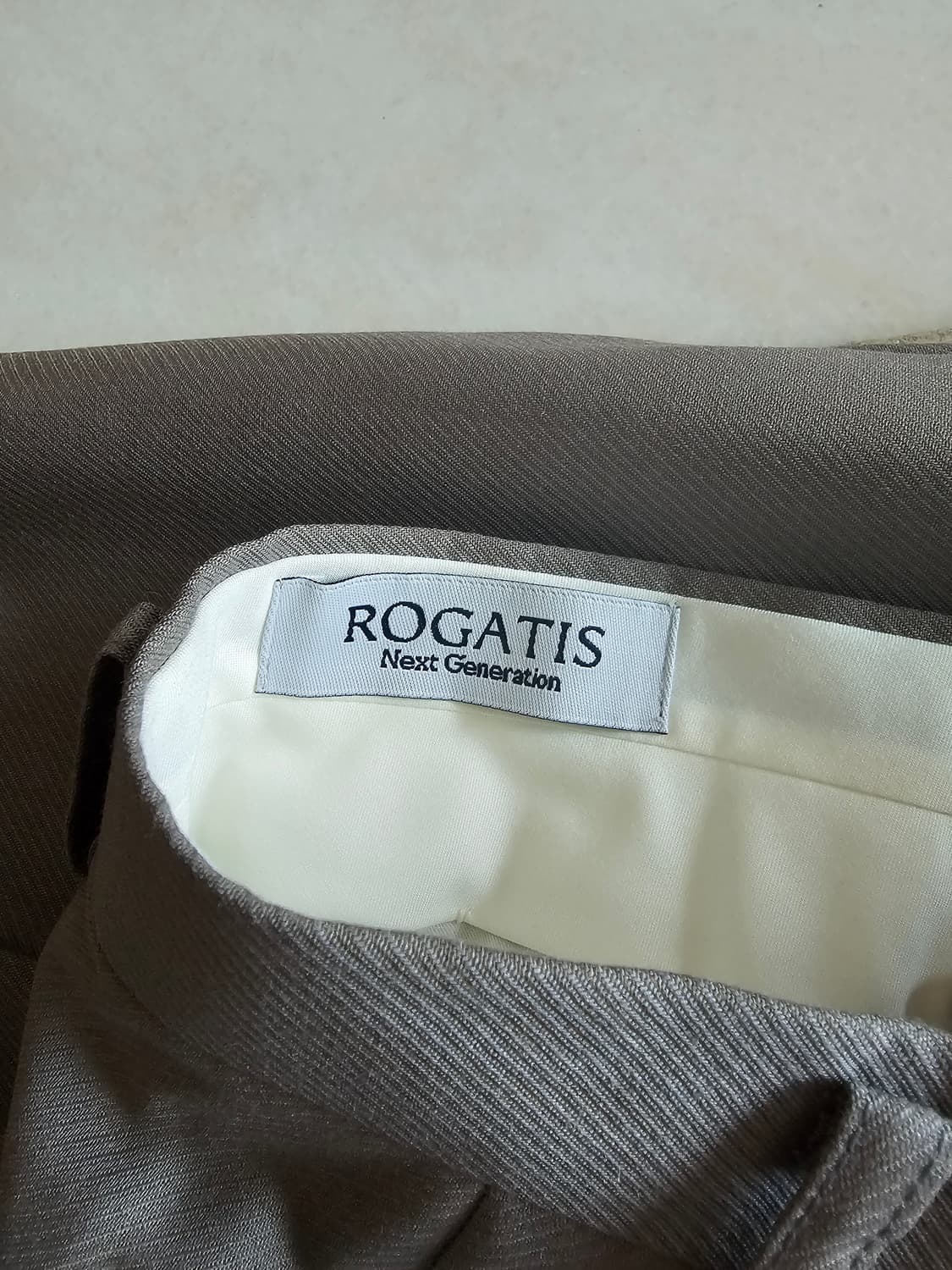 로가디스(ROGATIS) 울100% 남성 수트 세트 (자켓 + 바지) 
 상품이미지9