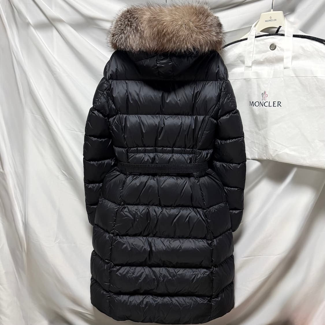 [새상품/풀구성] 몽클레어 보에딕 여성패딩 블랙 폭스퍼 3사이즈 상품이미지5