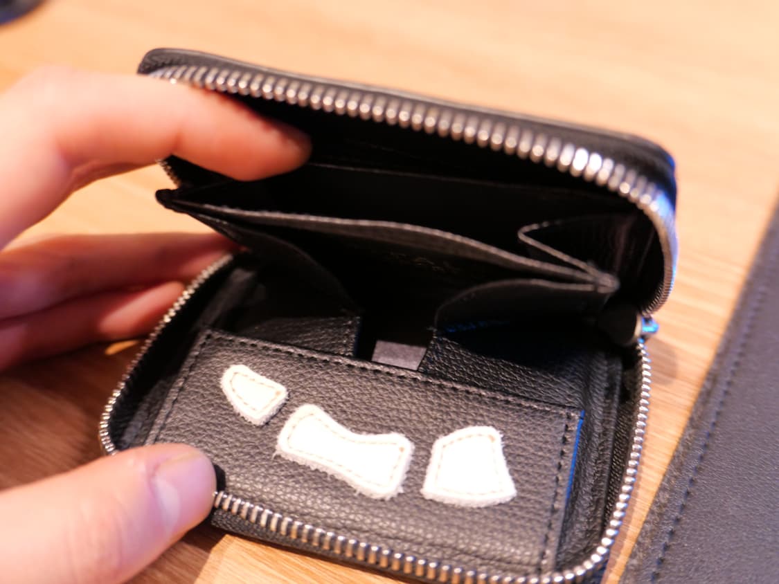 캐피탈 떰즈 업 본 핸드 집 미니 지갑 블랙 상품이미지4