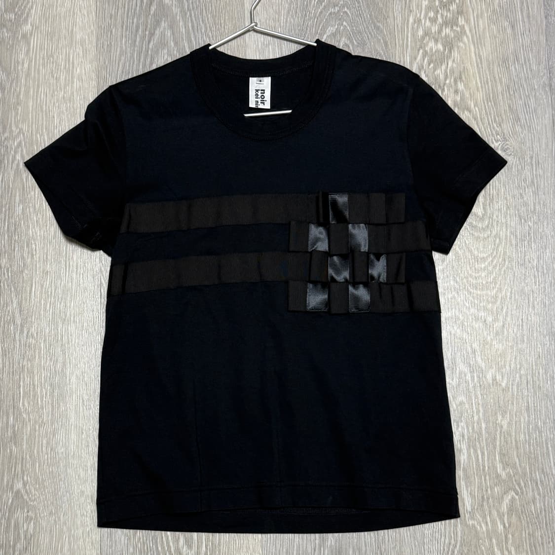 Noir Kei Ninomiya 리본 반팔 티셔츠 상품이미지1