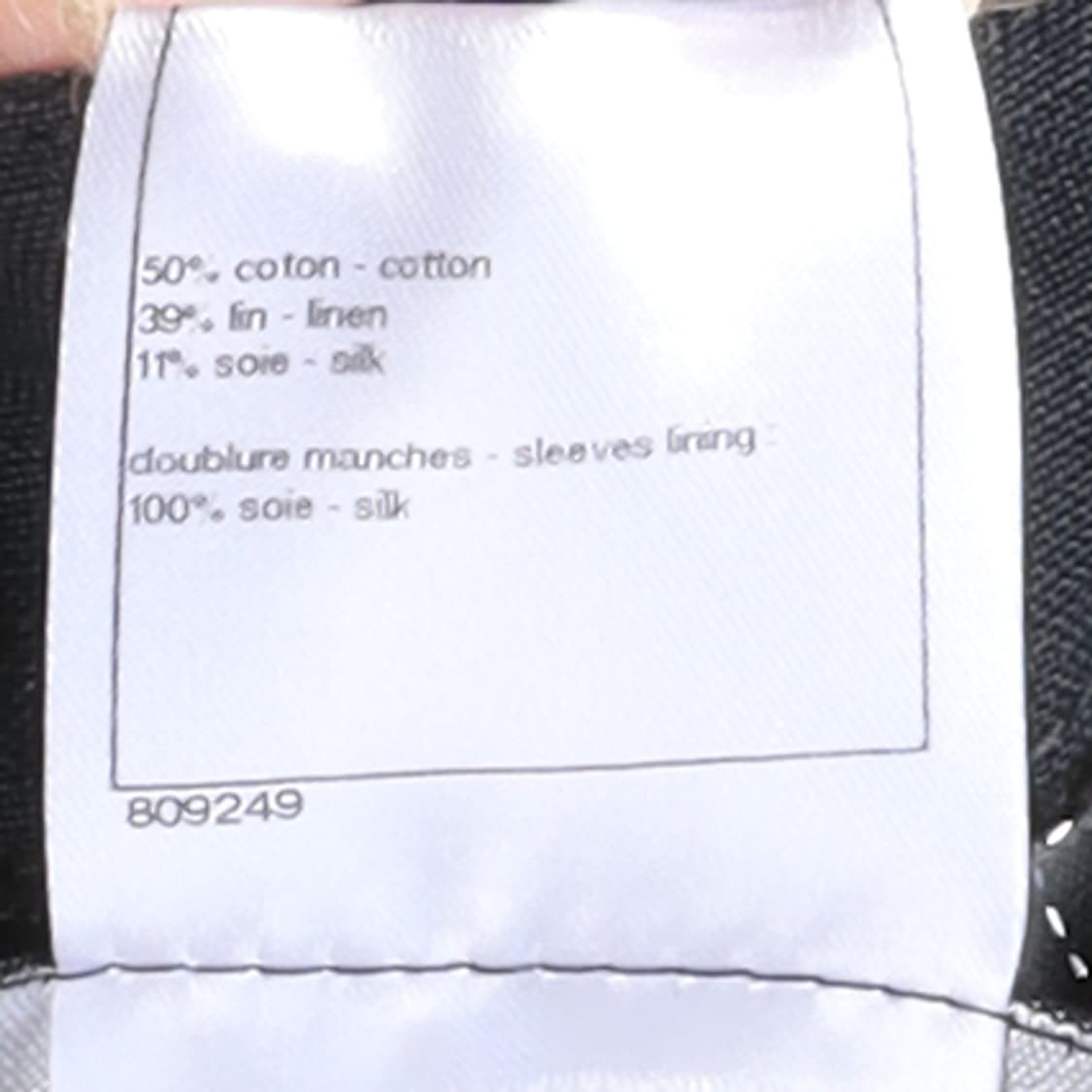 샤넬 Chanel Asymmetric Button Jacket

 상품이미지8