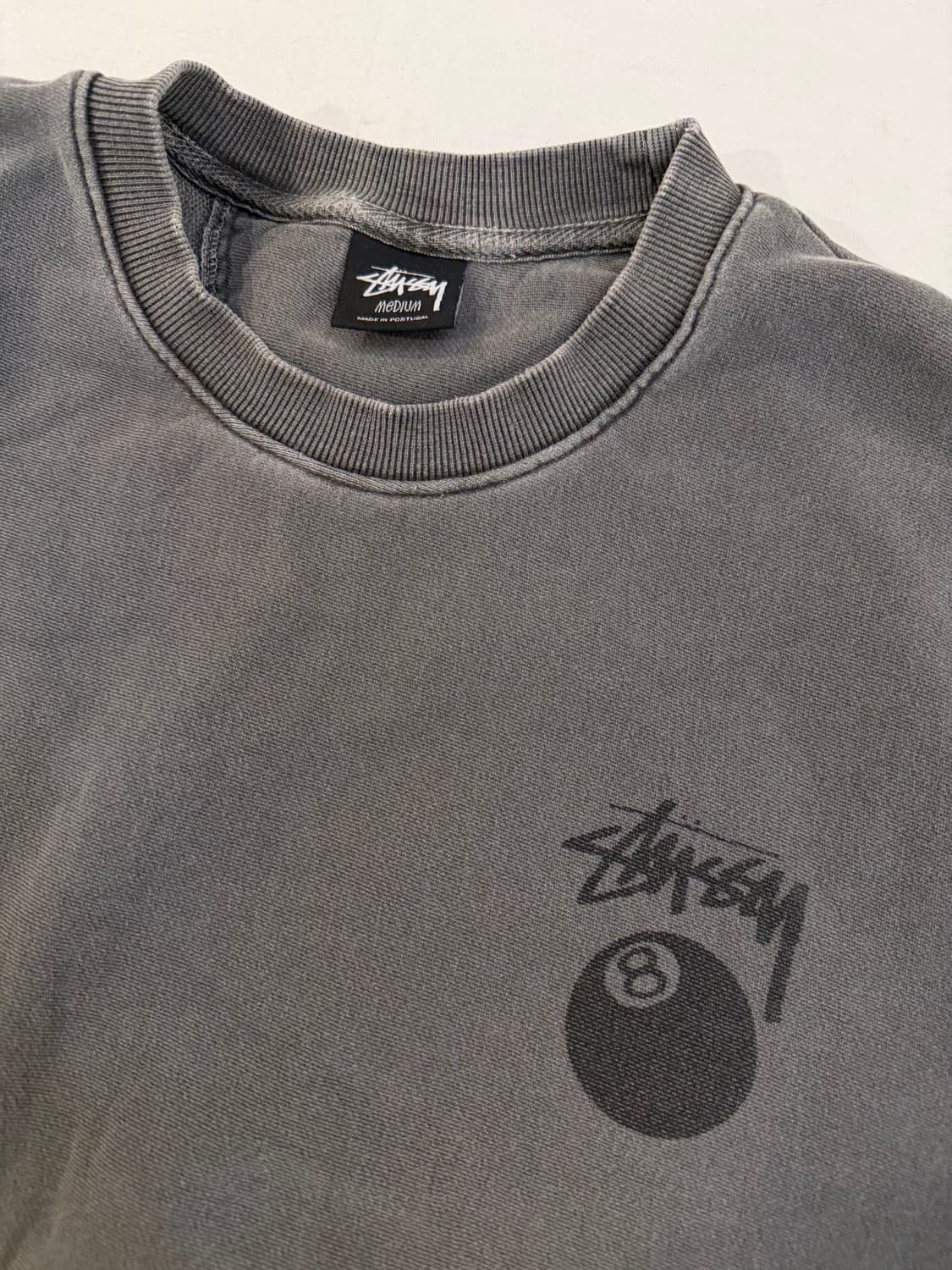 스투시 8볼 피그먼트 맨투맨 스웻셔츠 블랙 상품이미지4