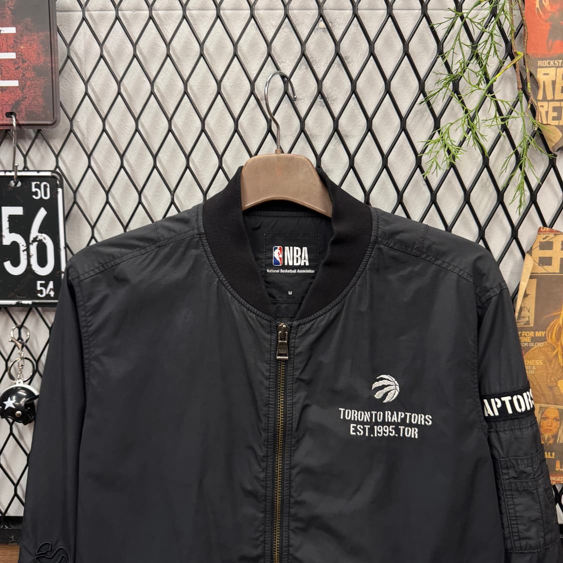 NBA 토론토 랩터스 항공점퍼 후면 레터링 프린트 포인트 블랙 상품이미지3