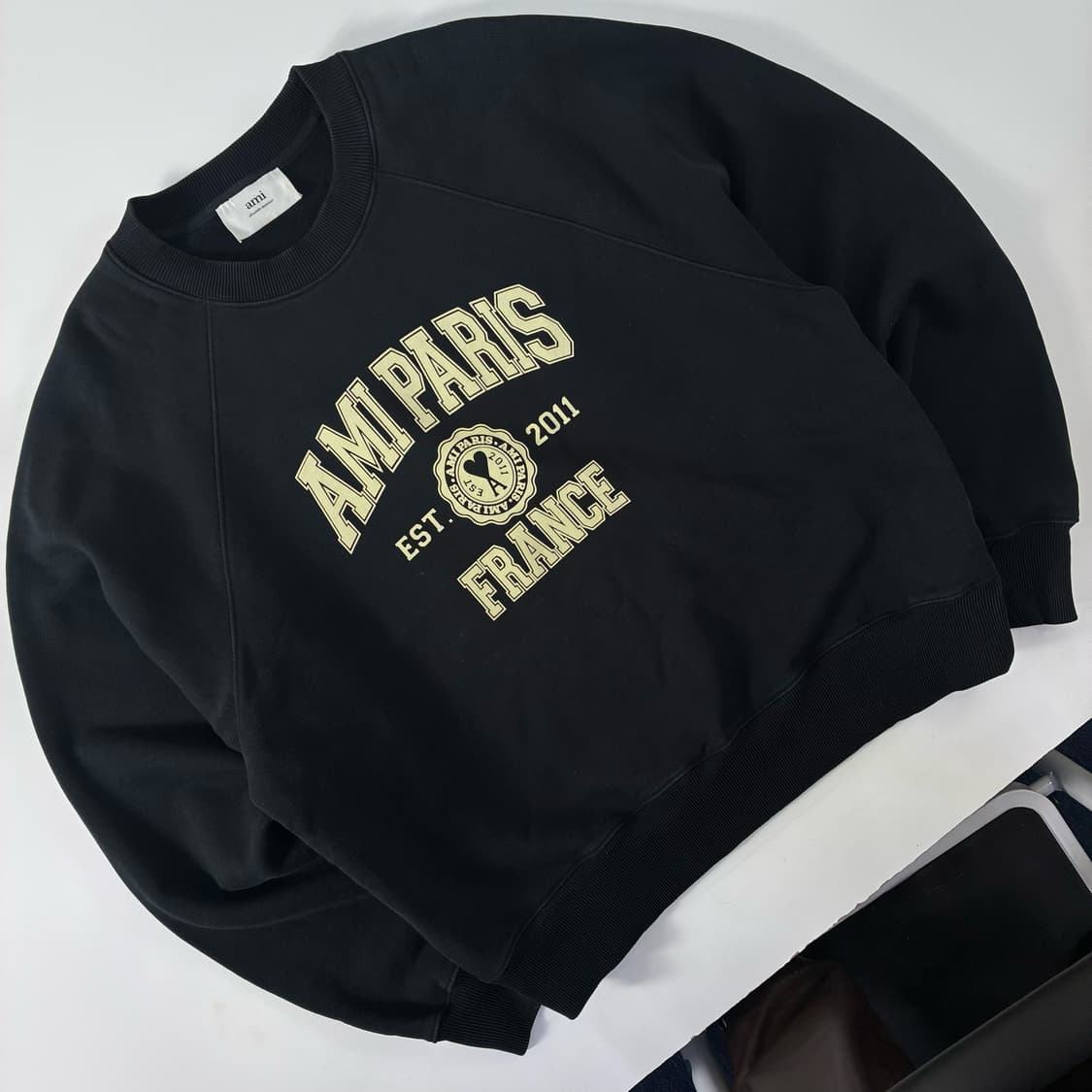 Ami  아미 파리스 스펠아웃 블랙 맨투맨  상품이미지1