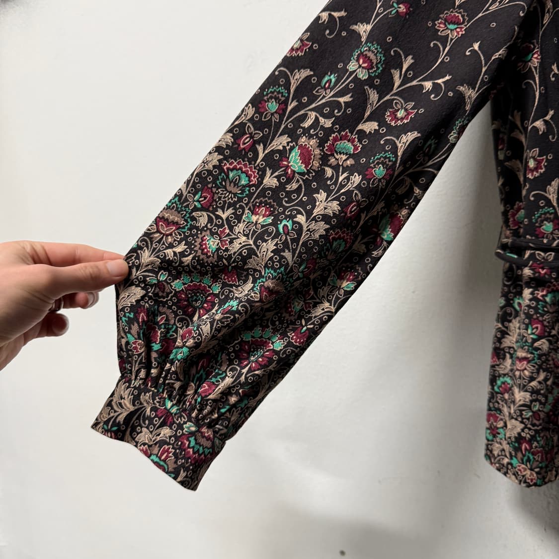 VTG 빈티지 딥 브라운 오리엔탈 페이즐리 풀 패턴 스트링 블라우스 셔츠 상품이미지5