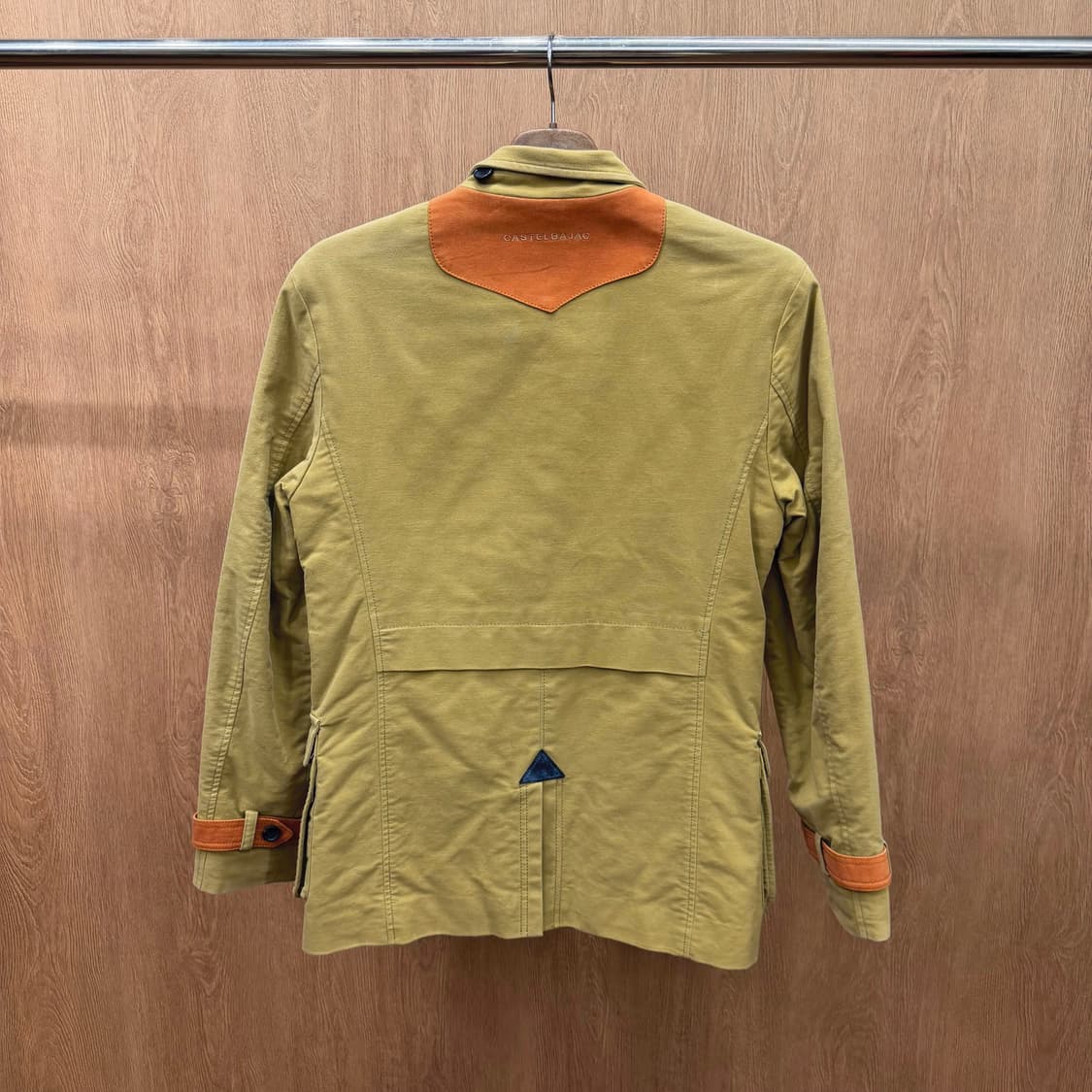 까스텔바작 필드 자켓 컬러 블록 브릭 오렌지 스웨이드 패치 디테일 옐로우 상품이미지3