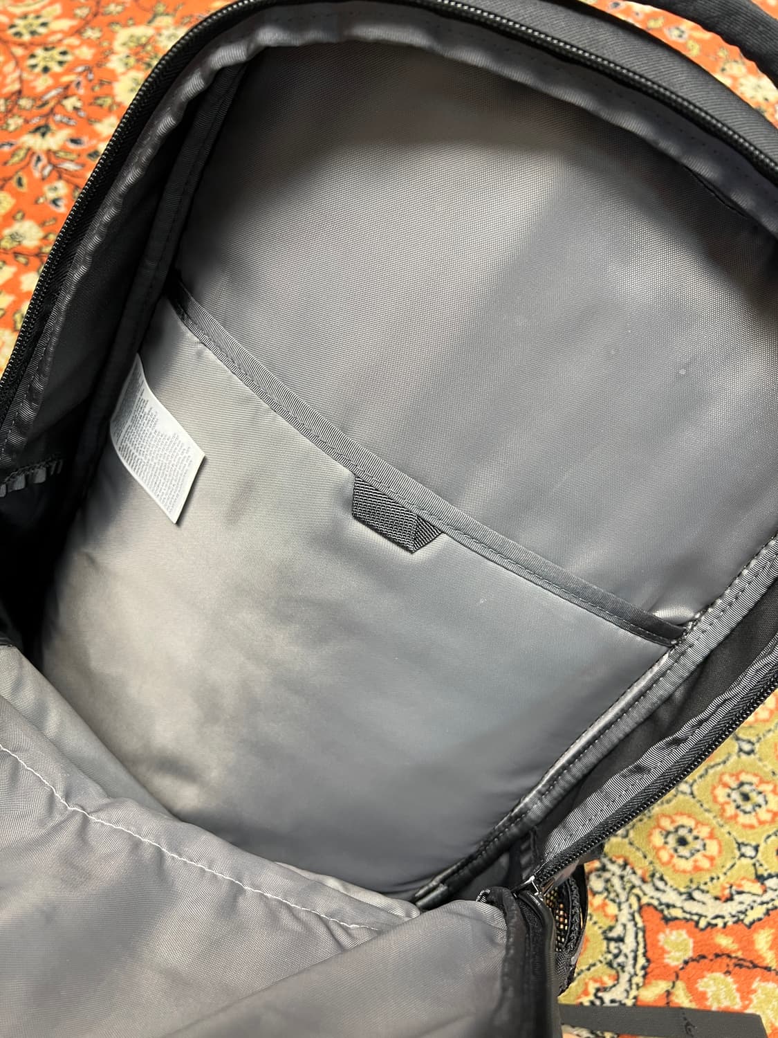 [OS] 노스페이스 Vault x 넷플릭스 콜라보 백팩 상품이미지5