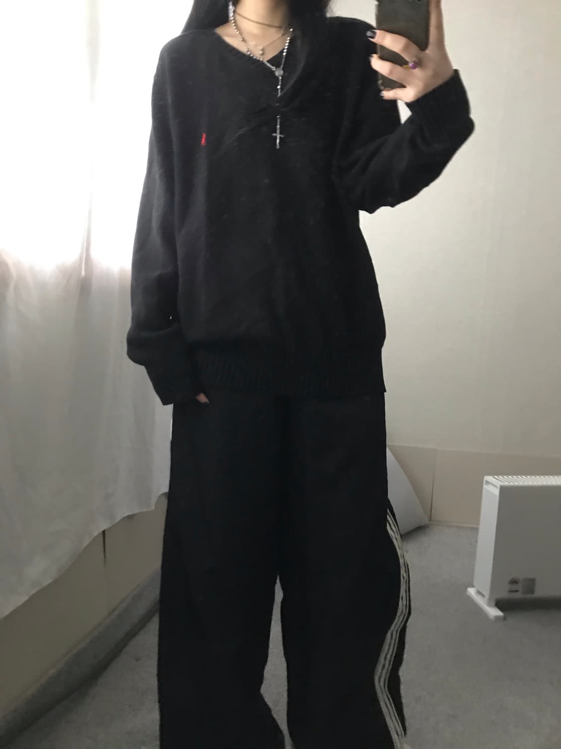 폴로 블랙 오버핏 브이넥 니트 상품이미지5