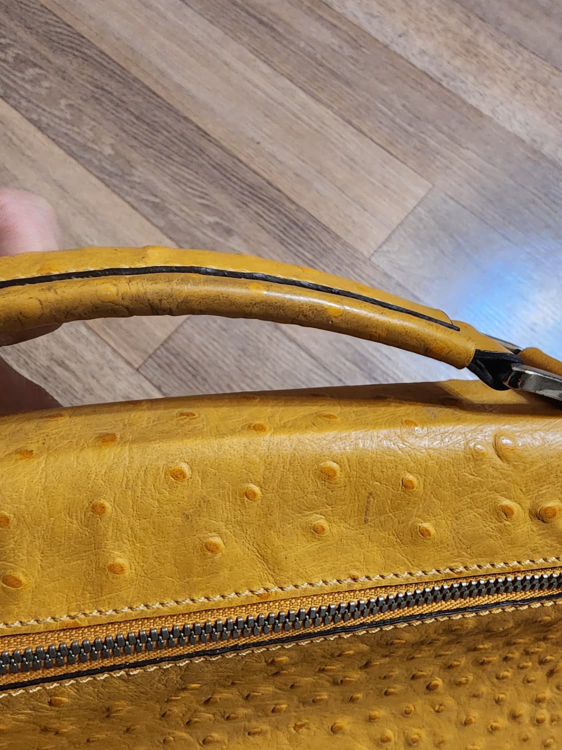 루치카 옐로우 엠보 타조 가죽 브리프케이스 상품이미지5