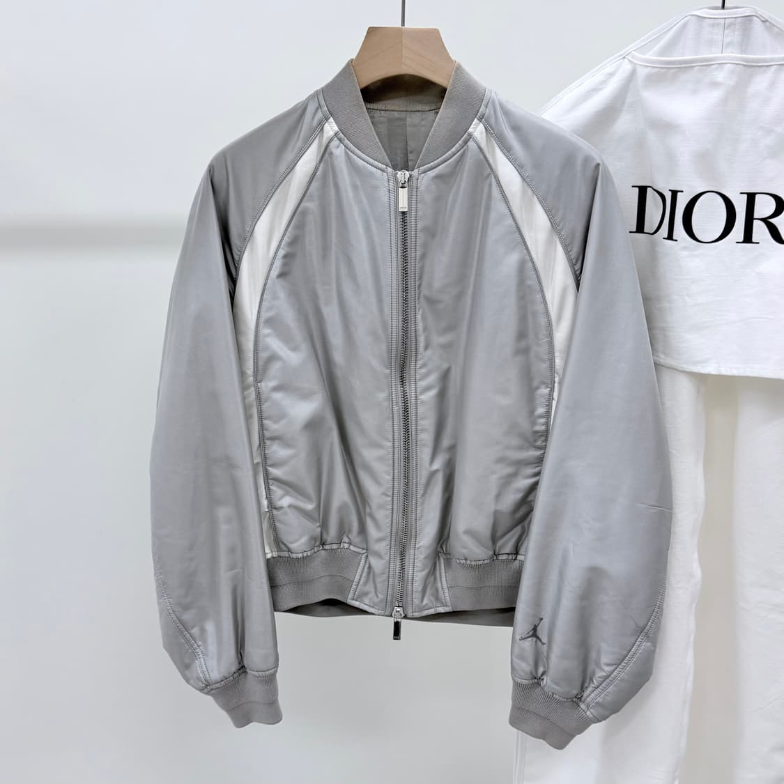 [S급/50] 디올 x 에어 조던 한정 봄버 바시티 자켓 그레이 상품이미지3