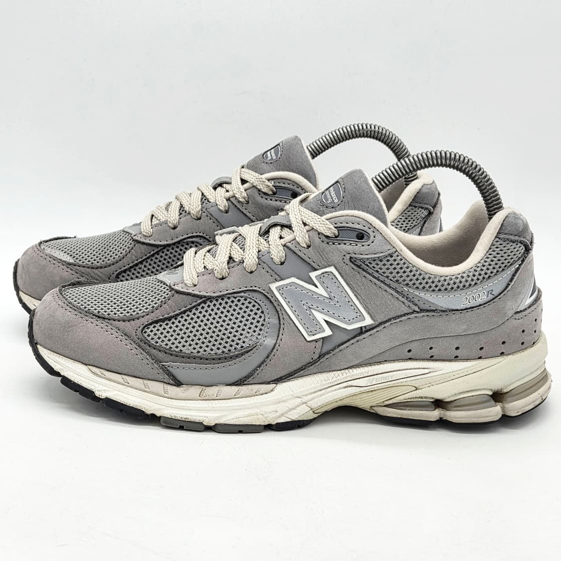 뉴발란스 2002R 프리미엄 빈티지 그레이 (255 D) 상품이미지1