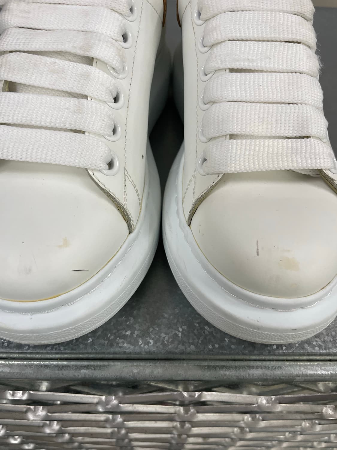 알렉산더 맥퀸 오버솔 스니커즈 골드탭 36.5 상품이미지7